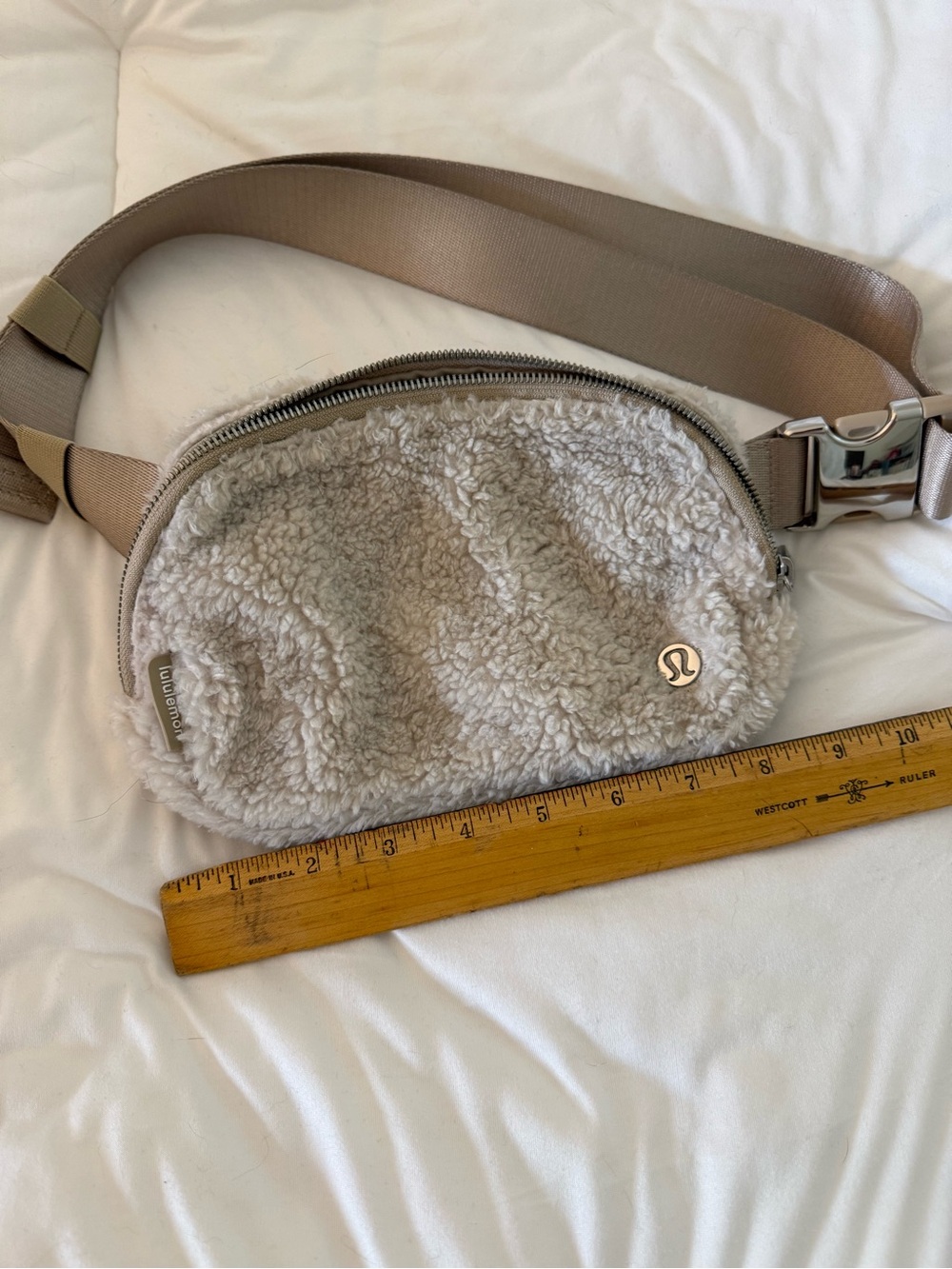 lululemon Sherpa Belt Bag - Light Taupe